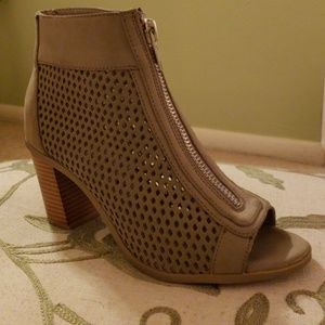 Report Faux Suede Taupe shoes (Size 8)